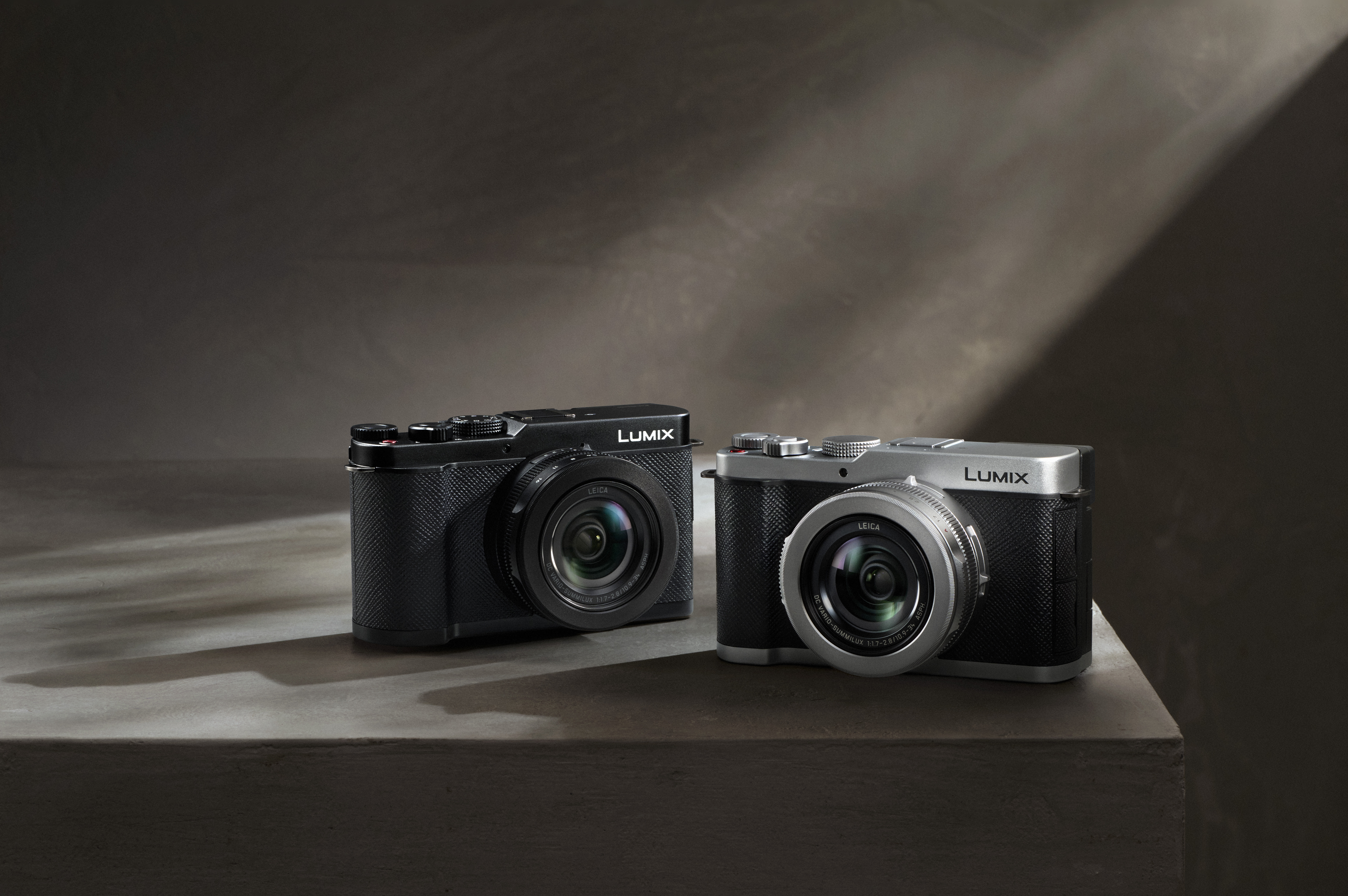 Lumix-L10-Image-Black-Silver.jpg